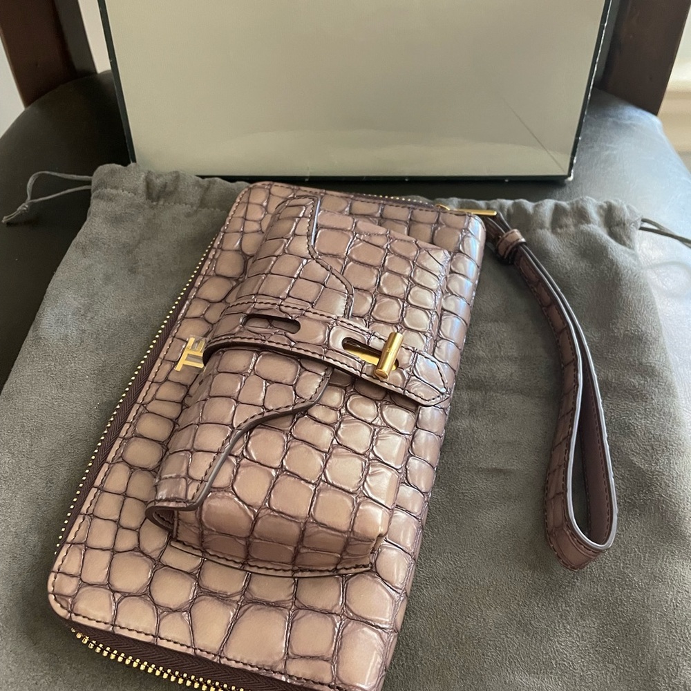 Tom Ford Embossed Croc-effect Leather T-twist Clutch In Purple - Picture 5 of 6